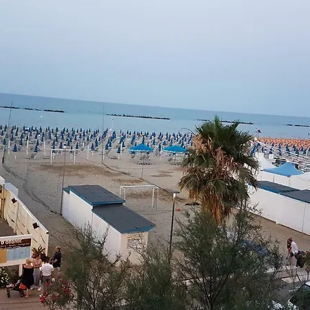 דירה Atlantic, Right At The Beach! *